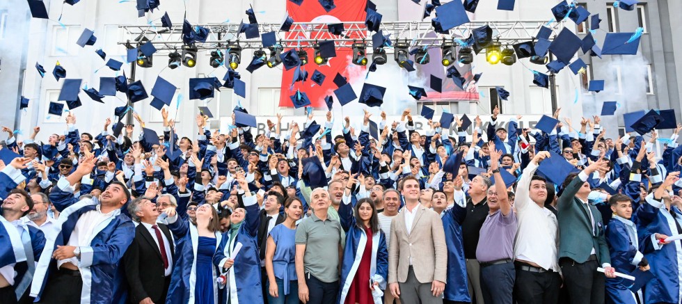 ALİ BAHAR AOSB TEKNİK KOLEJİ’NDE İLK MEZUNİYET COŞKUSU