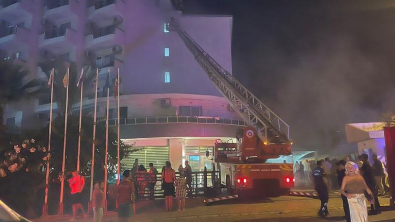 ANTALYA'DA OTEL YANGINI