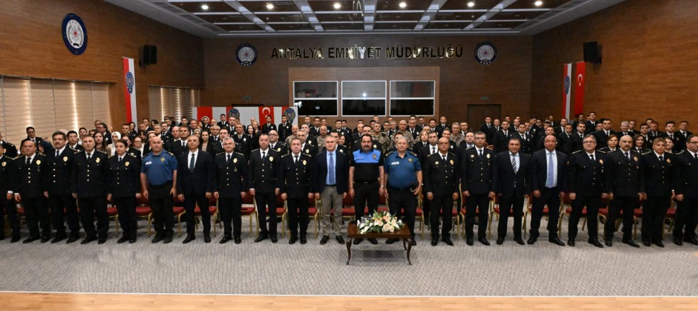 ANTALYA EMNİYET MÜDÜRLÜĞÜNDE RÜTBE TERFİ TÖRENİ DÜZNLENDİ