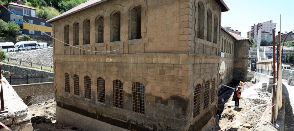 CUMHURİYET'İN İZLERİNİ TAŞIYAN 