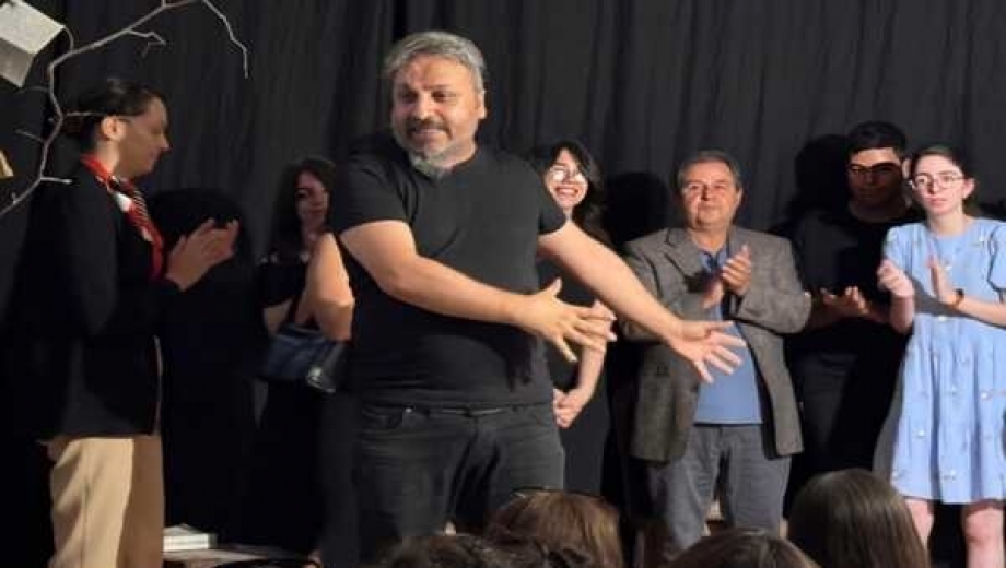 DEFNE’DE TİYATRO SALONU İSTİYORUZ!