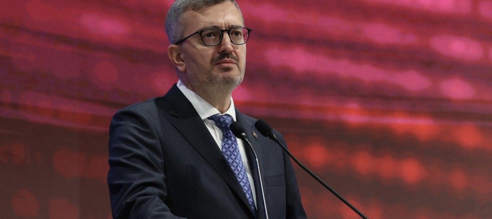 İLETİŞİM BAŞKANI DURAN'DAN YANGIN SÖNDÜRME GÖNÜLLÜLERİ İÇİN BAŞSAĞLIĞI MESAJI