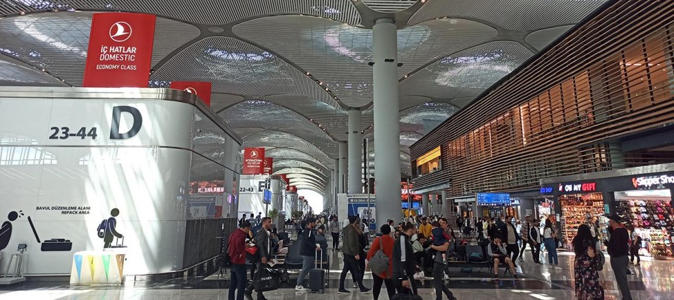 İSTANBUL HAVALİMANI GÜNLÜK YOLCU REKORU KIRDI
