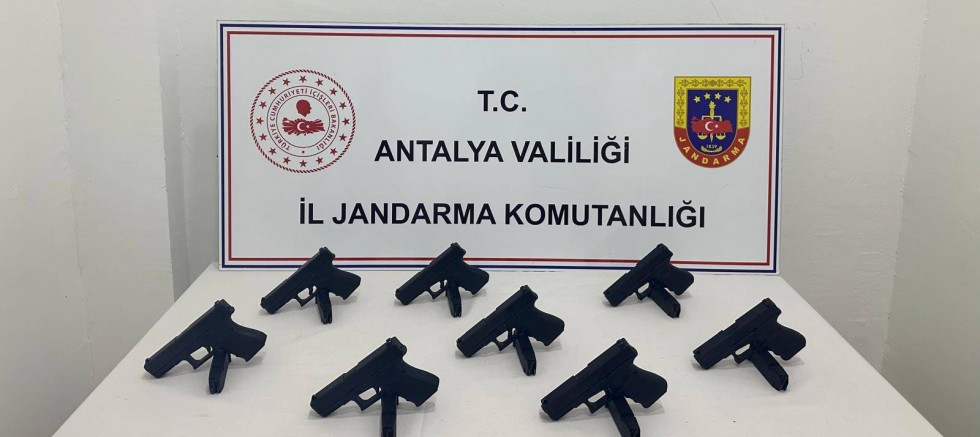 KEPEZ’DE KAÇAK SİLAH OPERASYONU: 8 RUHSATSIZ TABANCA ELE GEÇİRİLDİ