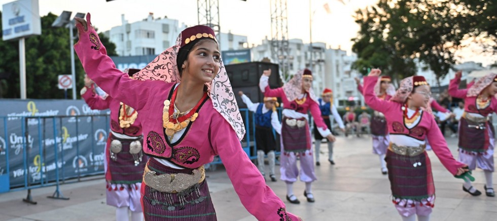 MURATPAŞA'DA RENKLİ GECE 