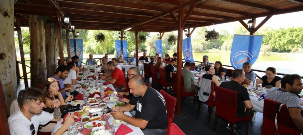 REKTÖR ÖZKAN BASIN MENSUPLARIYLA BİR ARAYA GELDİ