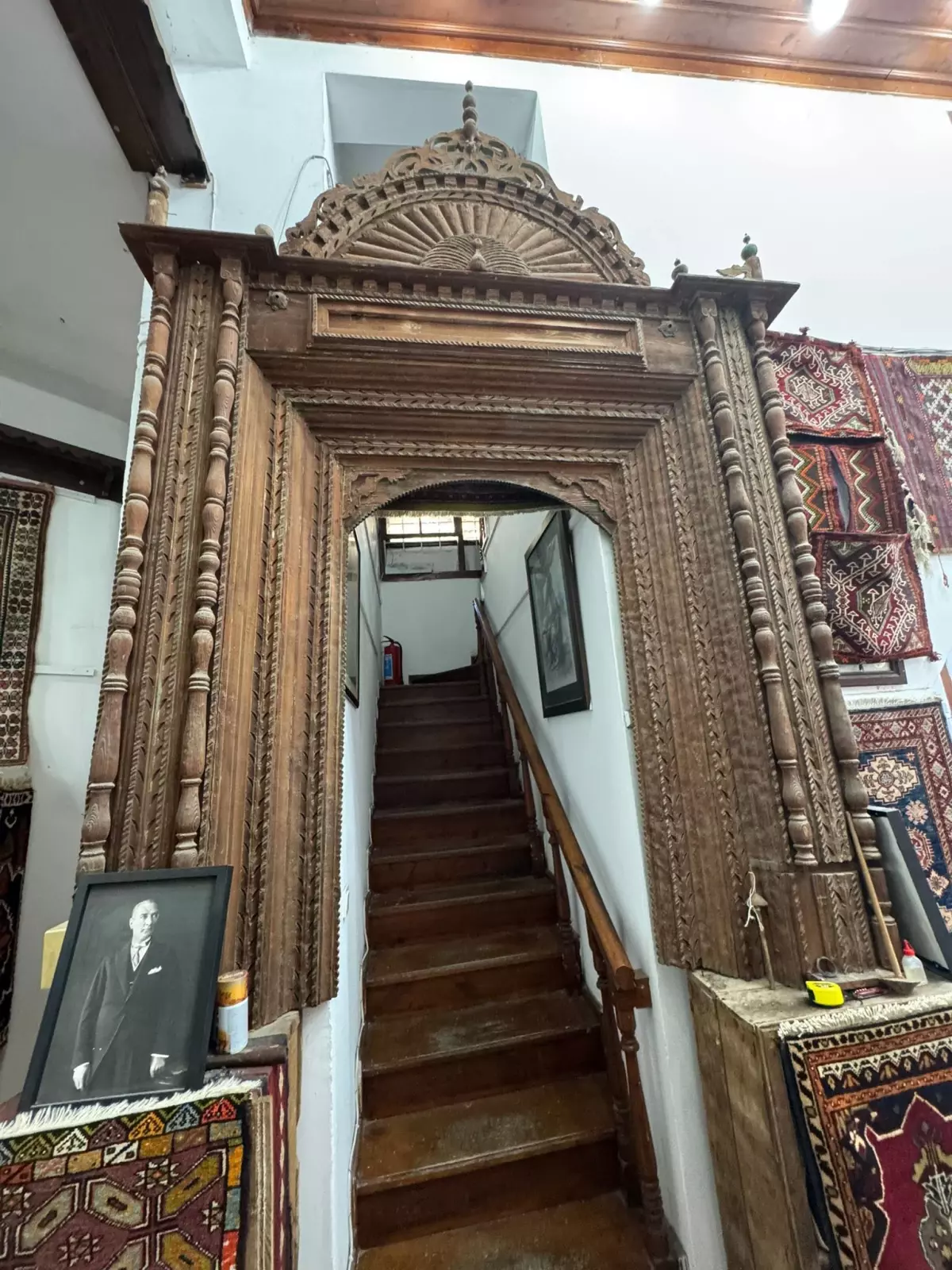 RESTORASYON UZMANI İZ SÜRÜP, 55 YILDIR KAYIP 600 YILLIK MİHRABI BULDU