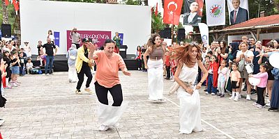 ANNELER YARIŞTI, ÇOCUKLAR İZLEDİ 