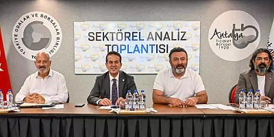 ANTALYA'DA KESME ÇİÇEK SEKTÖRÜ MASAYA YATIRILDI