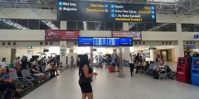 ANTALYA HAVALİMANI’NDA YEMEK FİYATLARI UÇAK BİLETLERİYLE YARIŞIYOR!