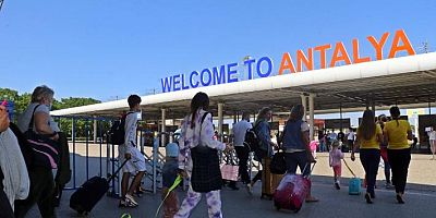 ANTALYA TURİST SAYISINDA GEÇEN YILIN REKORUNU KIRAMADI