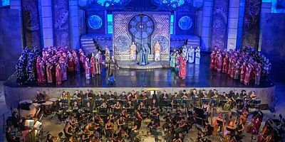 ASPENDOS FESTİVALİ'NE GÖRKEMLİ AÇILIŞ: TURANDOT OPERASI AYAKTA ALKIŞLANDI