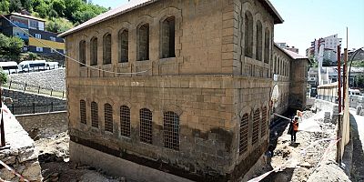 CUMHURİYET'İN İZLERİNİ TAŞIYAN 