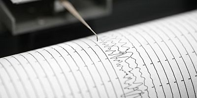 ENDONEZYA'DA 6,1 BÜYÜKLÜĞÜNDE DEPREM