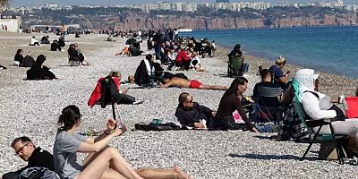 GÜNEŞLİ HAVADA SAHİL KEYFİ