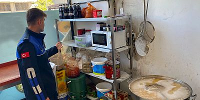 HALK SAĞLIĞINI TEHLİKEYE ATAN RUHSATSIZ İŞLETMEYİ MÜHÜRLENDİ