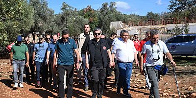KAŞ'TA CUMHURİYETE SAYGI: ECDADIN YOLUNDA YÜRÜYÜŞ VE ŞEHİTLERE SAYGI TÖRENİ