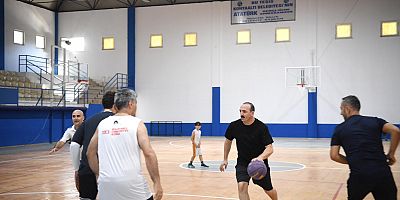 KONYAALTI’NDA YENİ TESİSTE İLK ATIŞ: BAŞKAN KOTAN PARKELERDE!