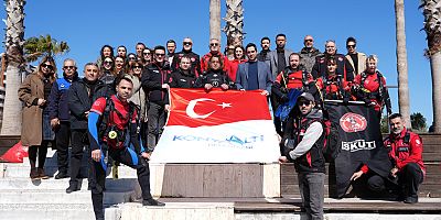 KONYAALTI SAHİLİNİ VE DENİZİ TEMİZLEDİLER