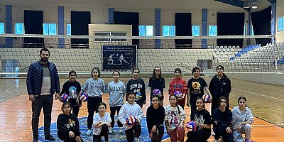 KORKUTELİ BELEDİYESİ VOLEYBOL KIŞ SPOR OKULU BAŞLADI