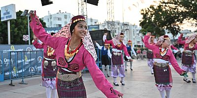 MURATPAŞA'DA RENKLİ GECE 