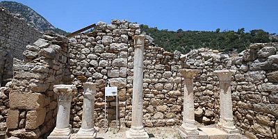 OLYMPOS ANTİK KENTİNDE YENİ MOZAİKLER BULUNDU