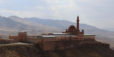 TARİHİ MİRAS ASIL LİSTE YOLUNDA! İSHAK PAŞA SARAYI UNESCO’NUN KAPISINDA