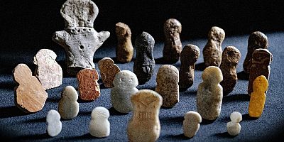 TAVŞANLI HÖYÜK'TE 4 BİN 500 YILLIK İDOLLER GÜN YÜZÜNE ÇIKTI