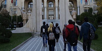 TÜRKİYE'DE EĞİTİM NEDENİYLE 2,4 MİLYON KİŞİ İL DEĞİŞTİRDİ