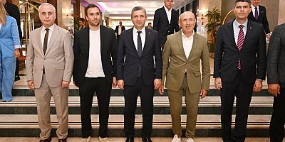 VALİ ŞAHİN TURİZMCİLERLE BULUŞTU