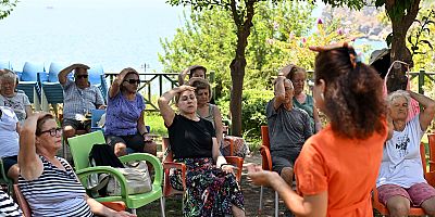 YAŞLI EVİ’NDE YOGA MEDİTASYON