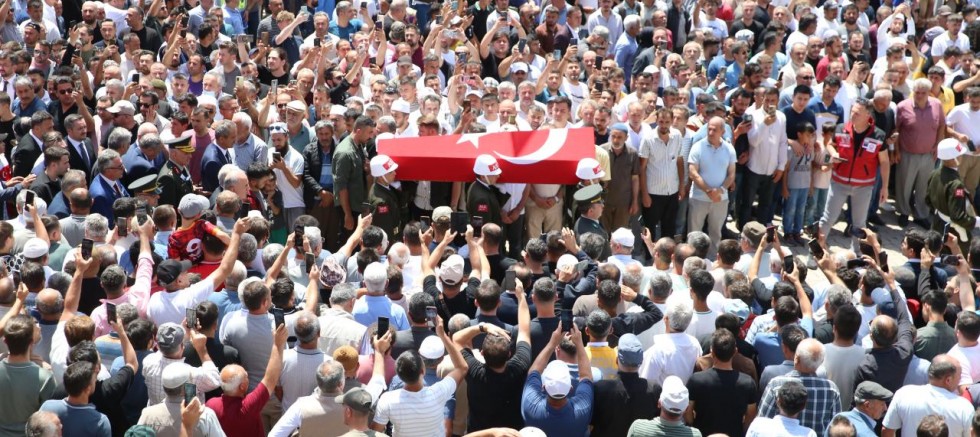 TÜRKİYE ŞEHİTLERİNİ UĞURLADI