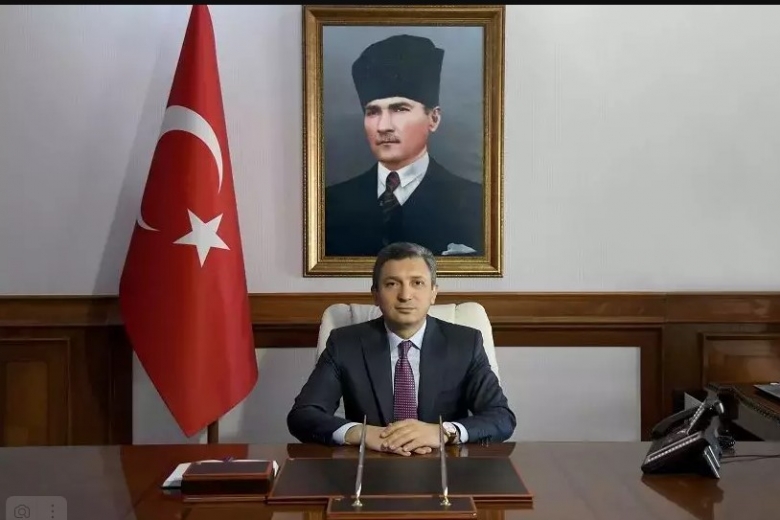 VALİ ŞAHİN, BABA AİLENİN DİREĞİDİR