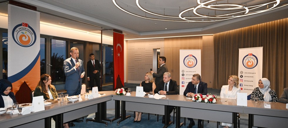 VALİ YARDIMCILARI VE KAYMAKAMLAR ONURUNA VEDA PROGRAMI DÜZENLENDİ