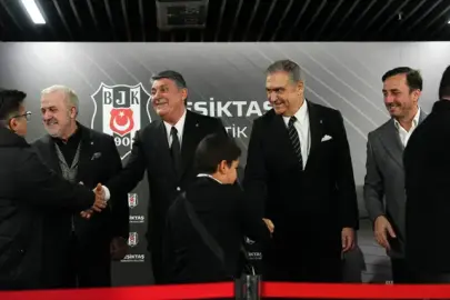 BEŞİKTAŞ’TA BAYRAM COŞKUSU: BAŞKAN ADALI TARAFTARLARLA BULUŞTU