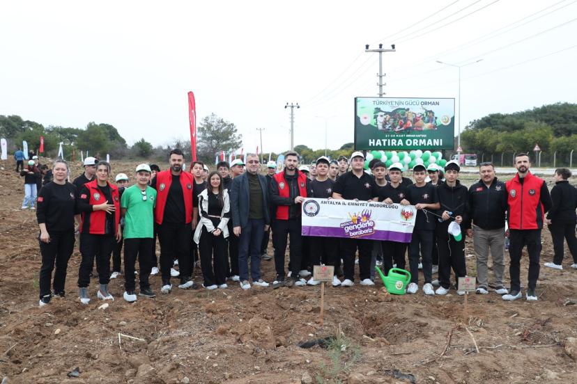 GENÇLER TOPRAĞA DEĞİL GELECEĞE KÖK SALDI