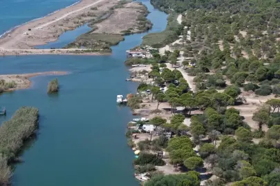 KUMKÖY SAHİLİNDE KAÇAK YAPILARA YIKIM