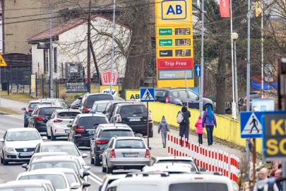 SINIRDA YAKIT GÖÇÜ: ALMANLAR POLONYA’YA AKIN EDİYOR