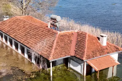 56 YIL SONRA KARAGÖL GERİ DÖNDÜ, RESTORAN SUYA GÖMÜLDÜ