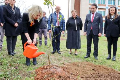 AKDENİZ ÜNİVERSİTESİ’NDE 5 BİNİ AŞKIN FİDAN TOPRAKLA BULUŞTU