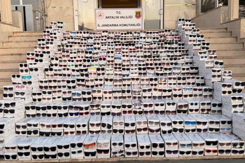 ALANYA’DA KAÇAK GÖZLÜK OPERASYONU