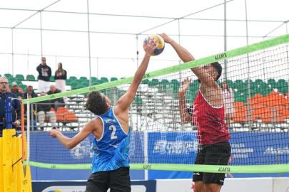 ALANYA’DA PLAJ VOLEYBOLU HEYECANI BAŞLADI