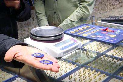 ALTINDA DÜŞÜŞ RÜZGARI