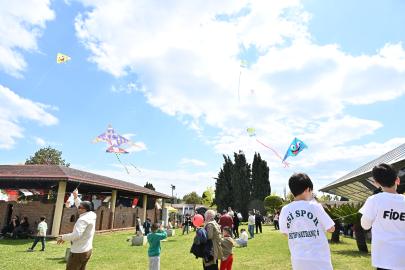 ANTALYA’DA 23 NİSAN COŞKUSU: DÜNYA ÇOCUKLARI EL ELE