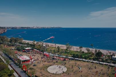 ANTALYA’DA ÇOCUKLAR HAYALLERİNİ GÖKYÜZÜNE TAŞIDI