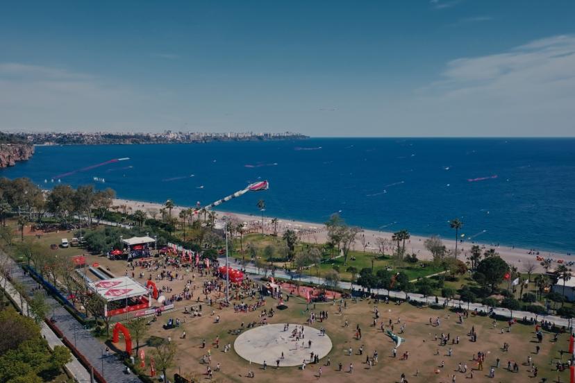 ANTALYA’DA ÇOCUKLAR HAYALLERİNİ GÖKYÜZÜNE TAŞIDI