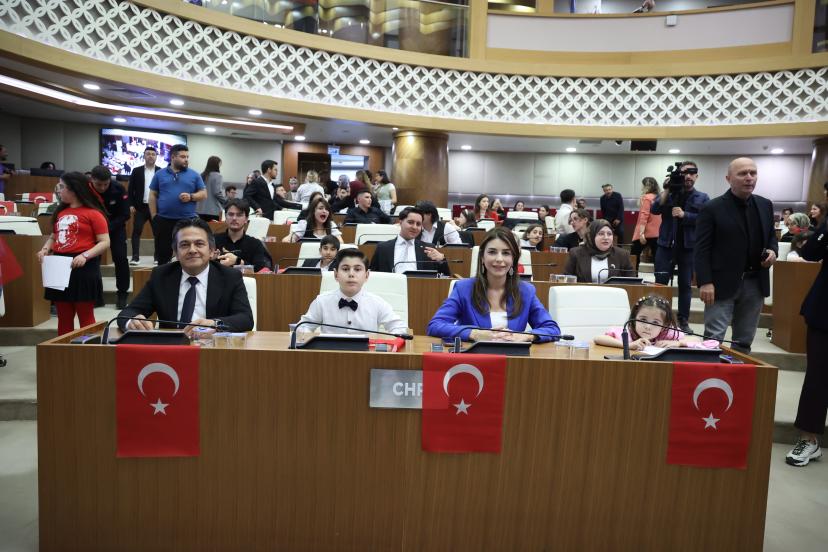 ANTALYA’DA YÖNETİM KOLTUKLARI ÇOCUKLARA EMANET