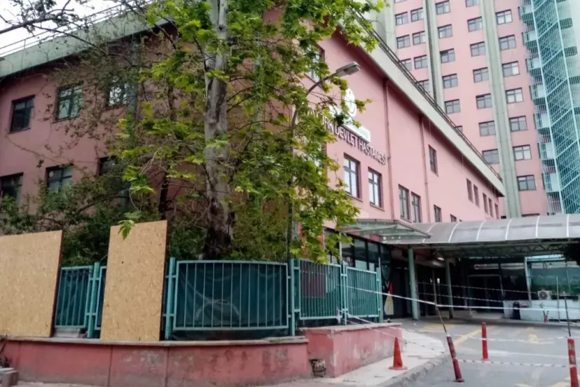 ATATÜRK DEVLET HASTANESİ’NDE YIKIM SÜRECİ BAŞLADI