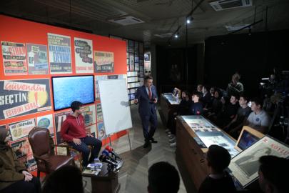 BAKAN TEKİN’DEN LİSE ÖĞRENCİLERİNE DEMOKRASİ DERSİ