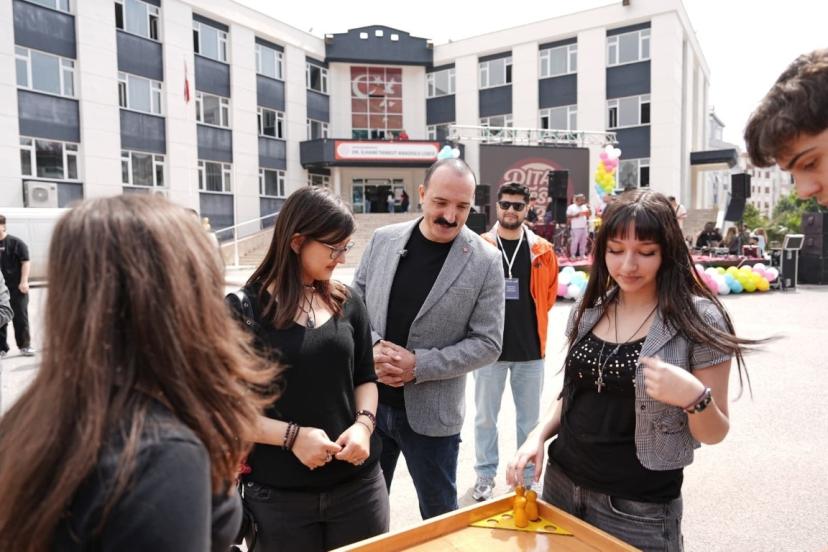 DİTALFEST’TE GENÇLERDEN TEKNOLOJİ ŞOVU